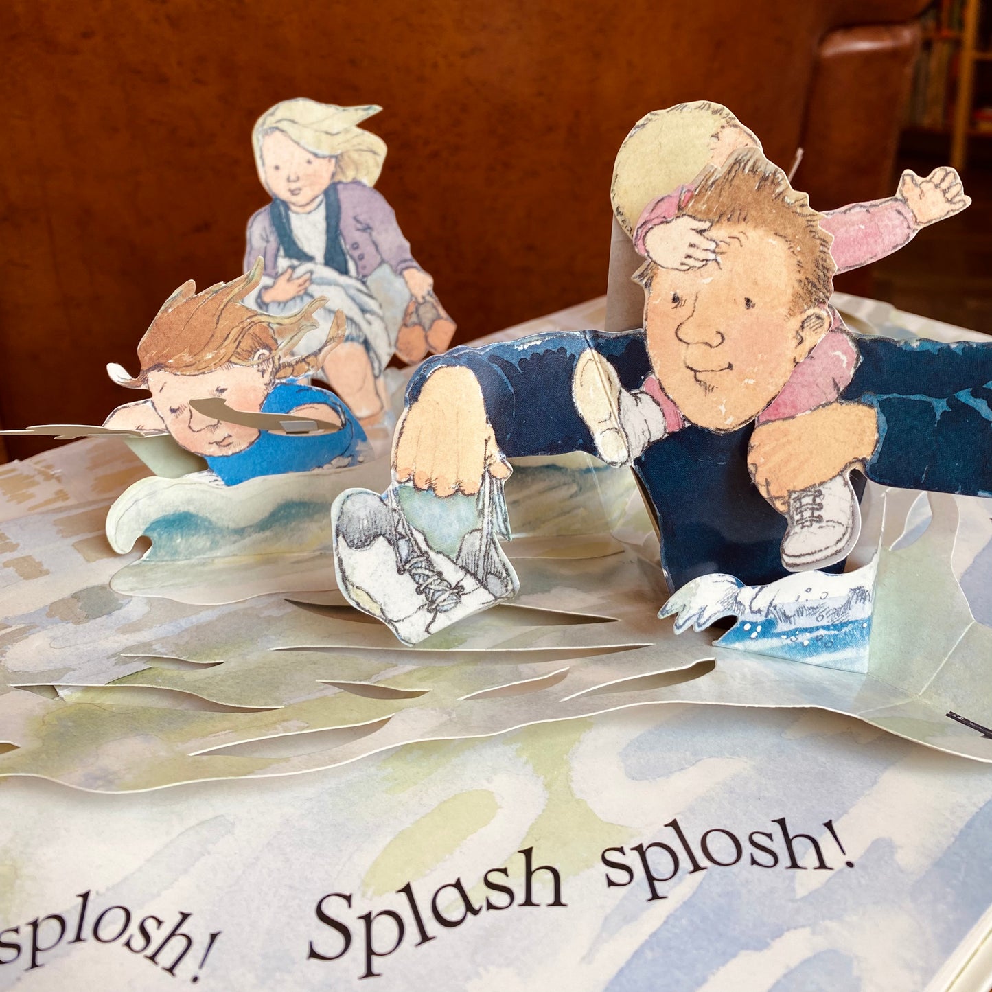 We’re Going on a Bear Hunt Pop-Up Edition - Michael Rosen, Helen Oxenbury