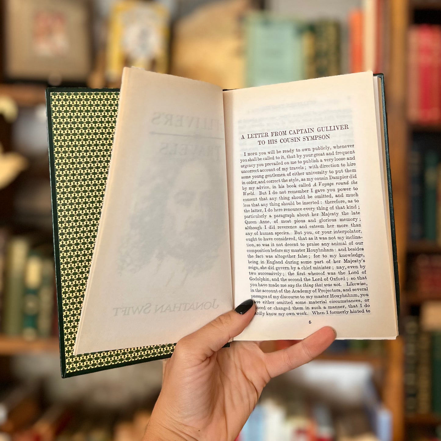 Gulliver's Travels (The Great Writers Library) – Jonathan Swift