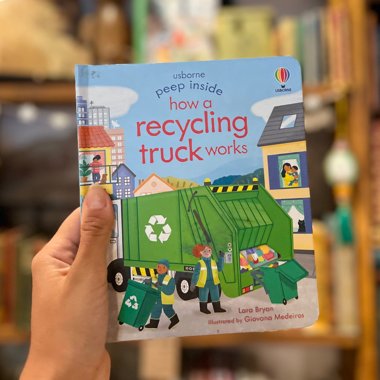 Usborne Peep Inside: How a Recycling Truck Works – Lara Bryan and Giovana Medeiros