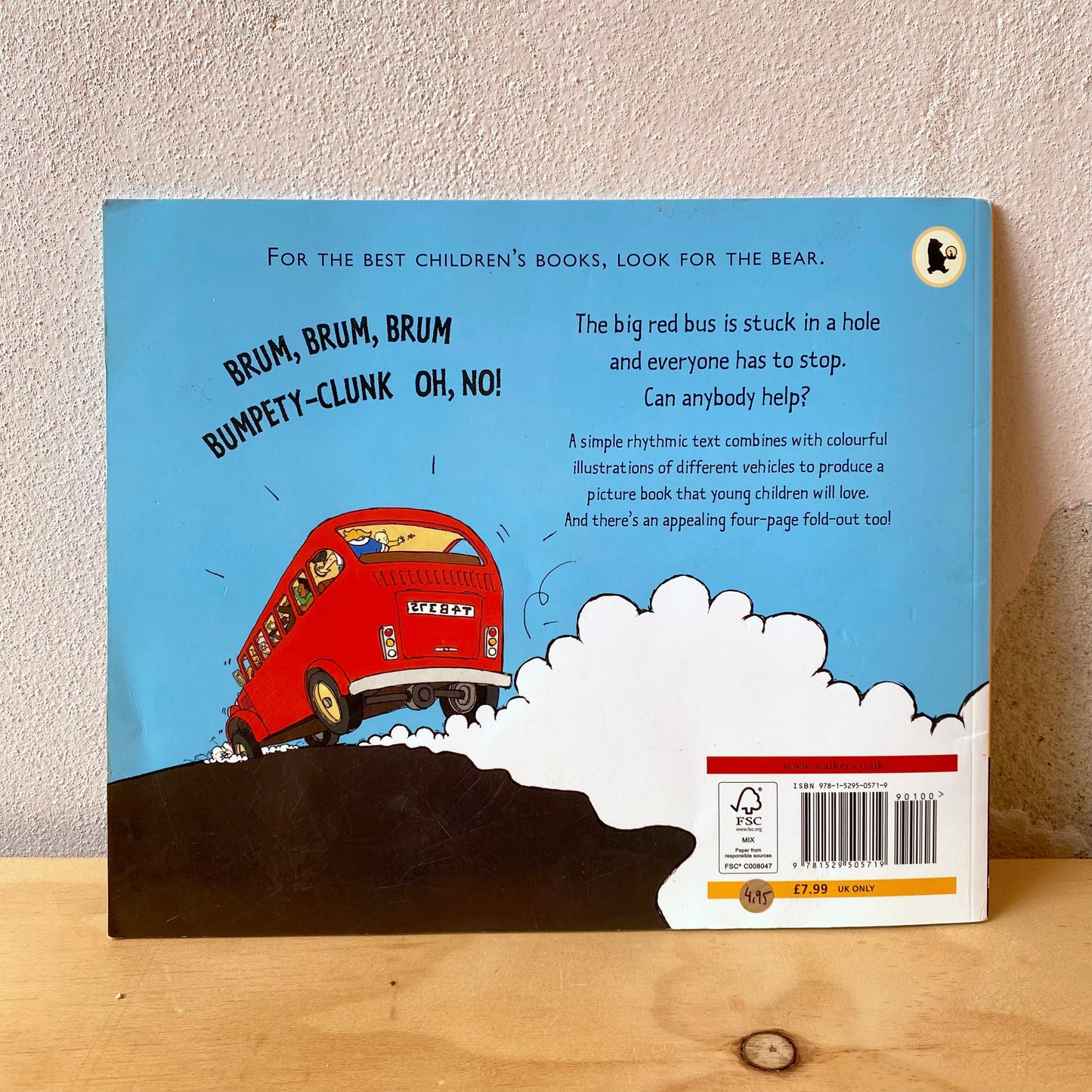 The Big Red Bus / Judy Hindley, William Benedict