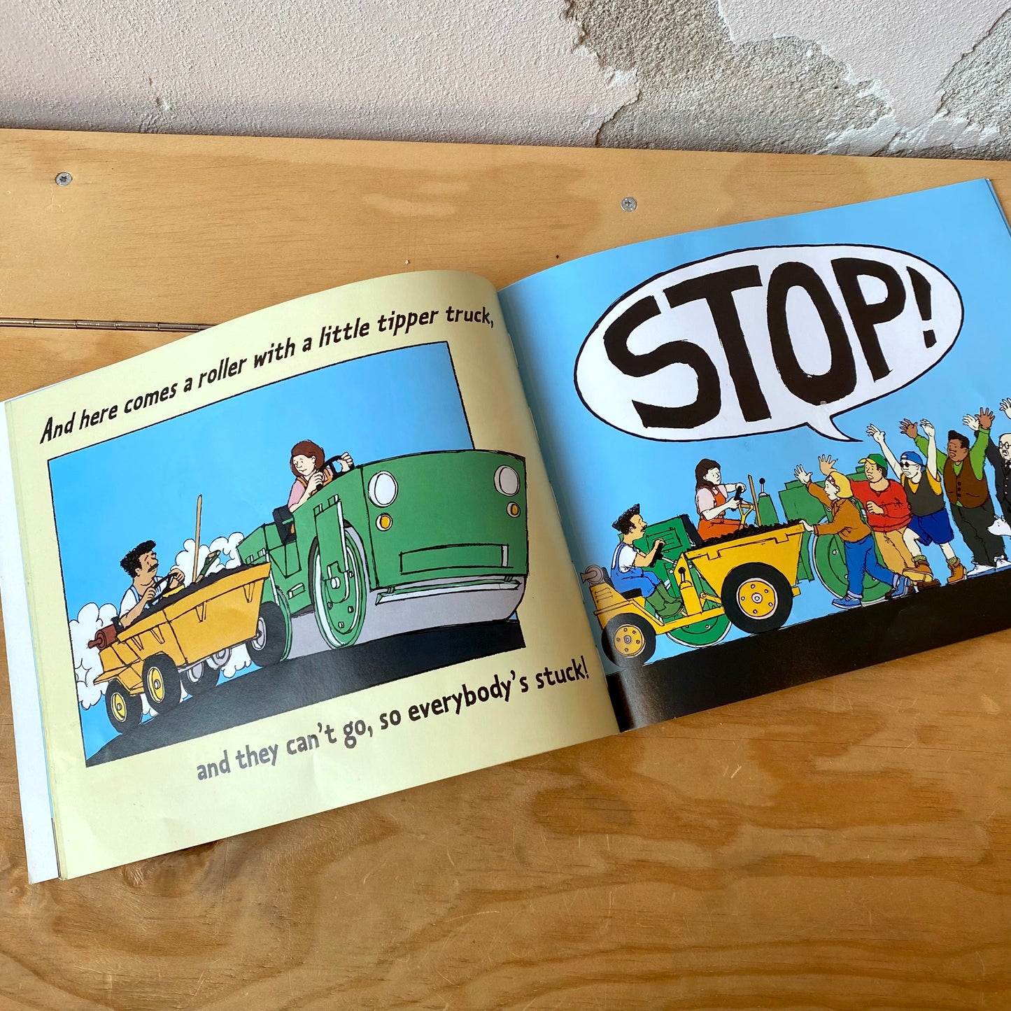 The Big Red Bus / Judy Hindley, William Benedict