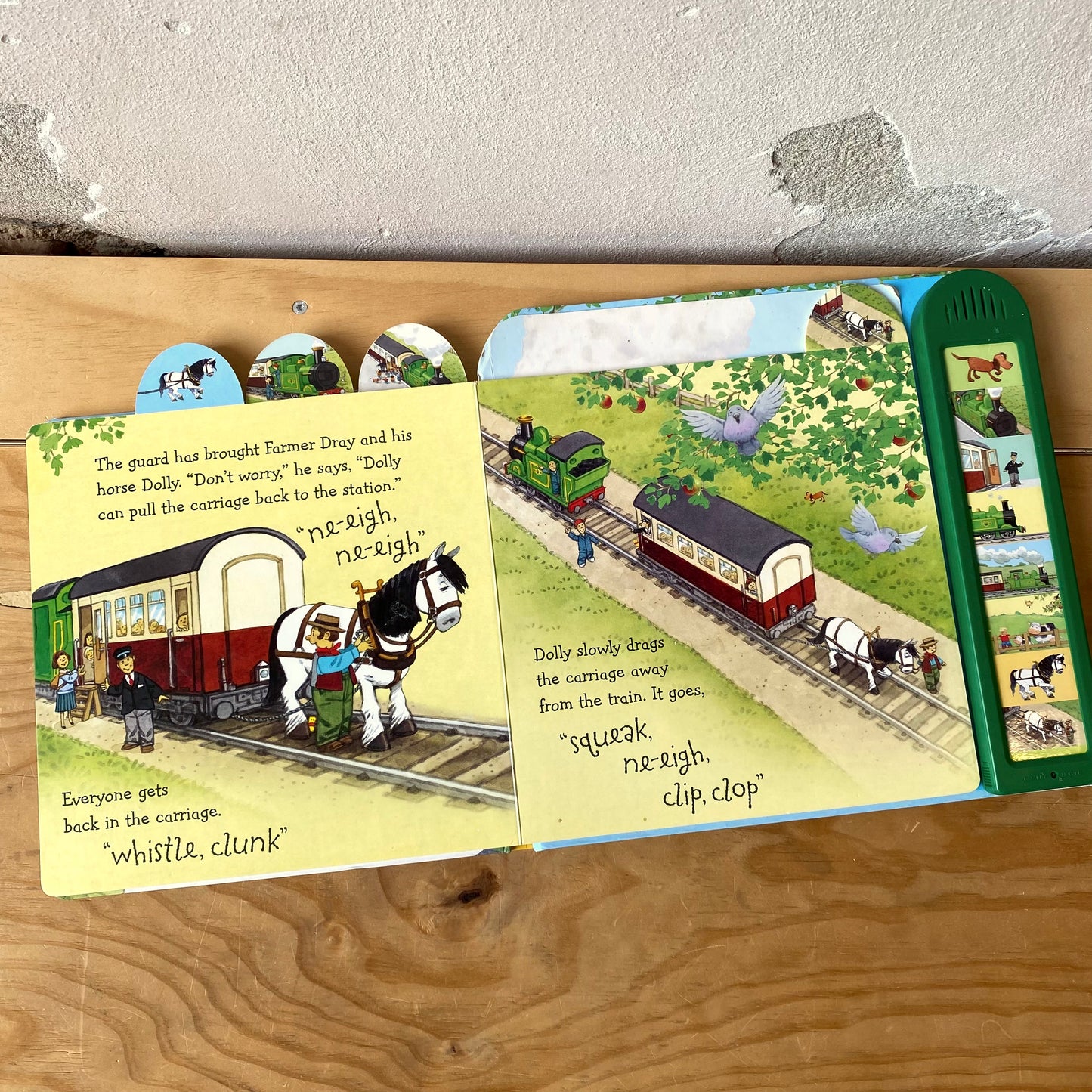 Noisy Train (sound book) / Stephen Cartwright
