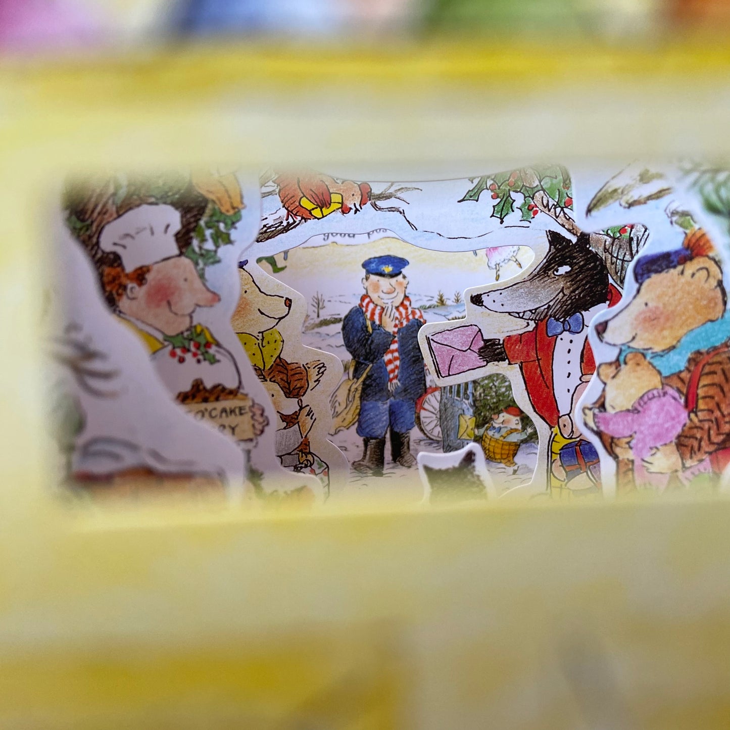 A Present Full of Presents!: The Jolly Christmas Postman – Janet Ahlberg and Allan Ahlberg