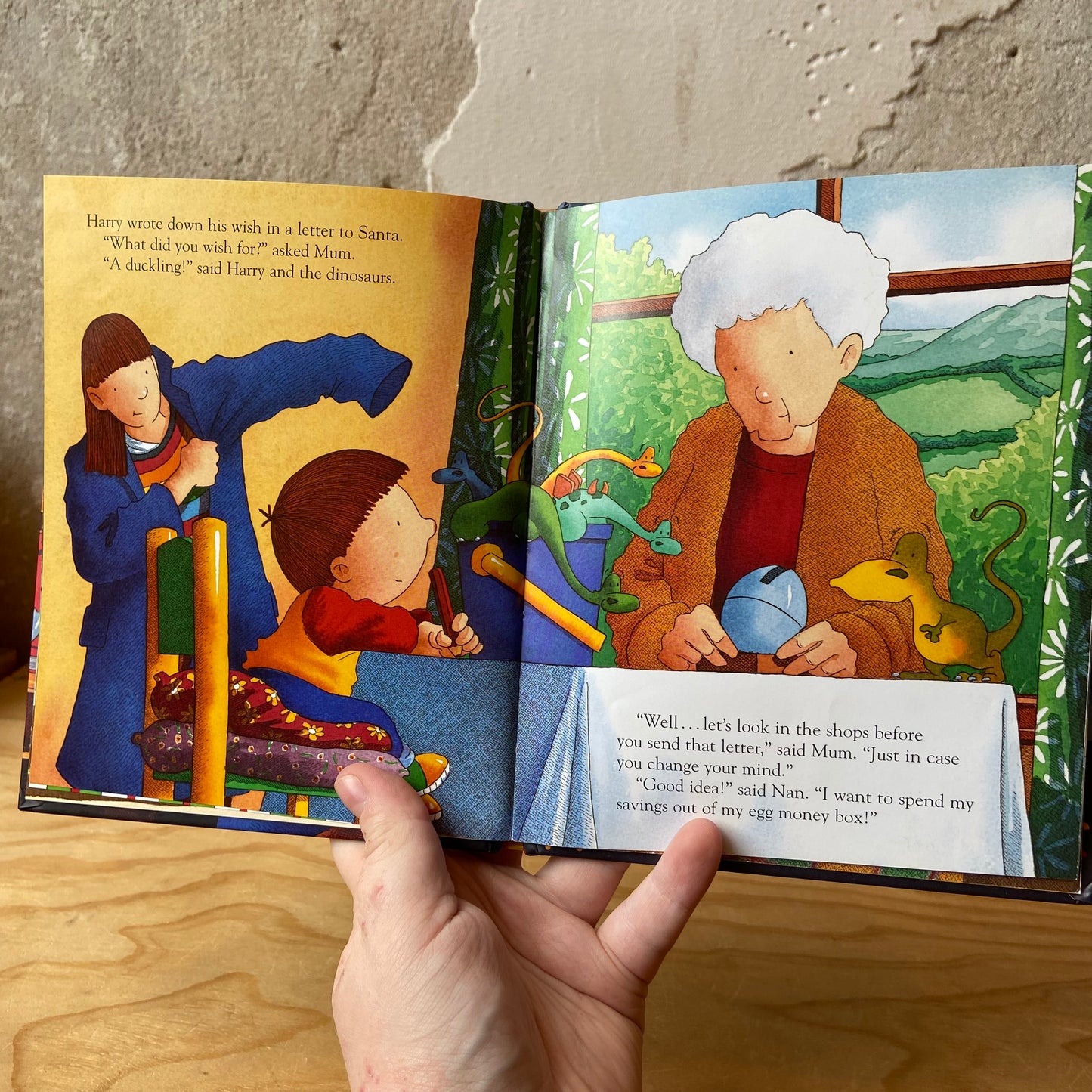 Harry and the Dinosaur Make a Christmas Wish – Ian Whybrow and Adrian Reynolds