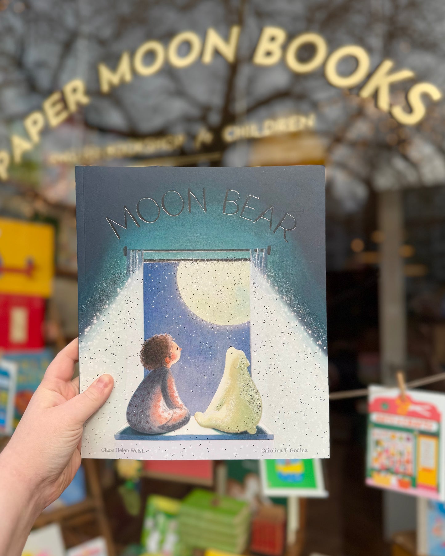 Moon Bear – Clare Helen Welsh and Carolina T. Godina