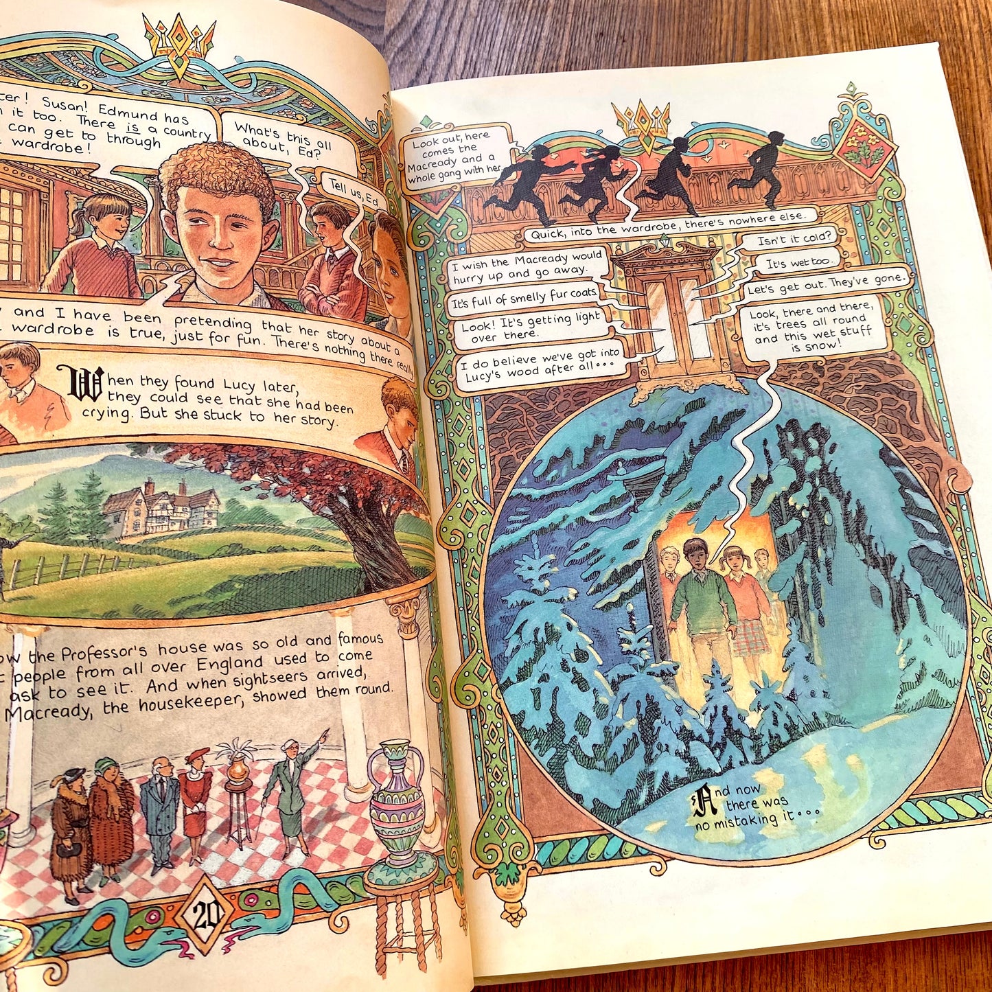 The Lion, the Witch & the Wardrobe (rare graphic novel) - CS Lewis, Robin Lawrie