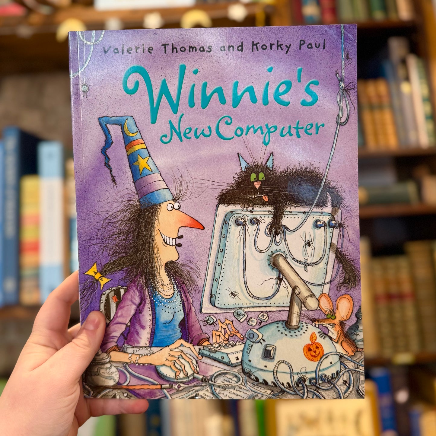 Winnie's New Computer – Valerie Thomas and Korky Paul