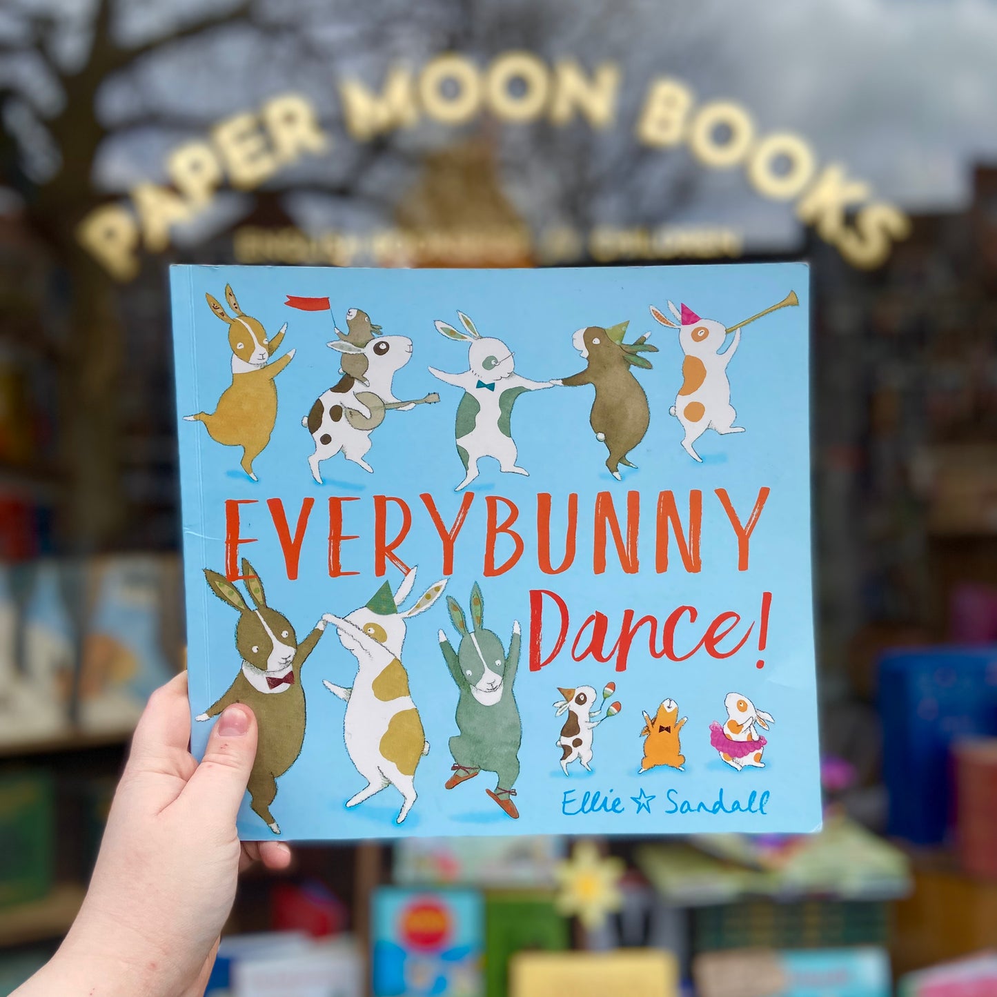 Everybunny Dance – Ellie Sandall