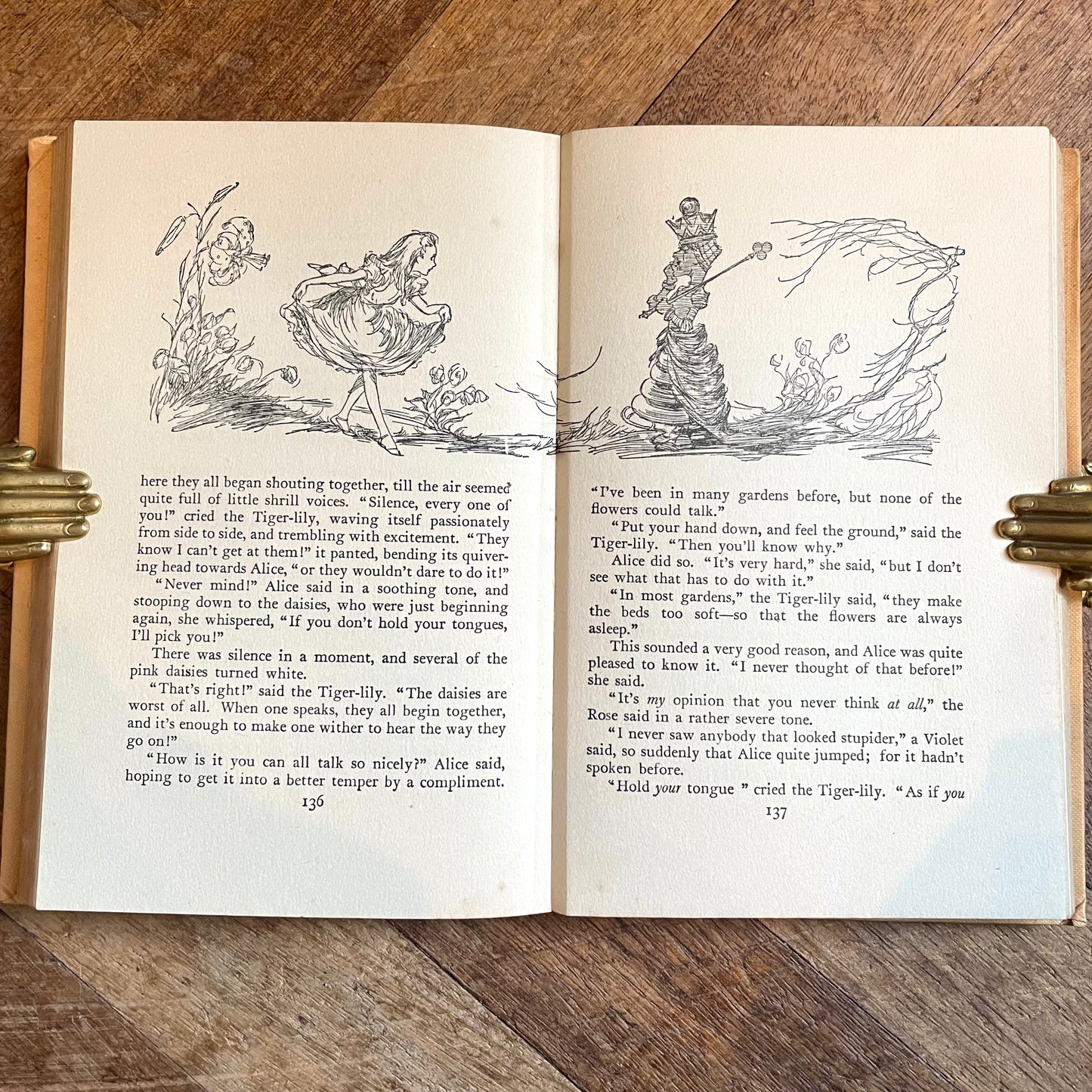 Alice's Adventures in Wonderland and Through the Looking Glass – Lewis Carroll, A.H. Watson