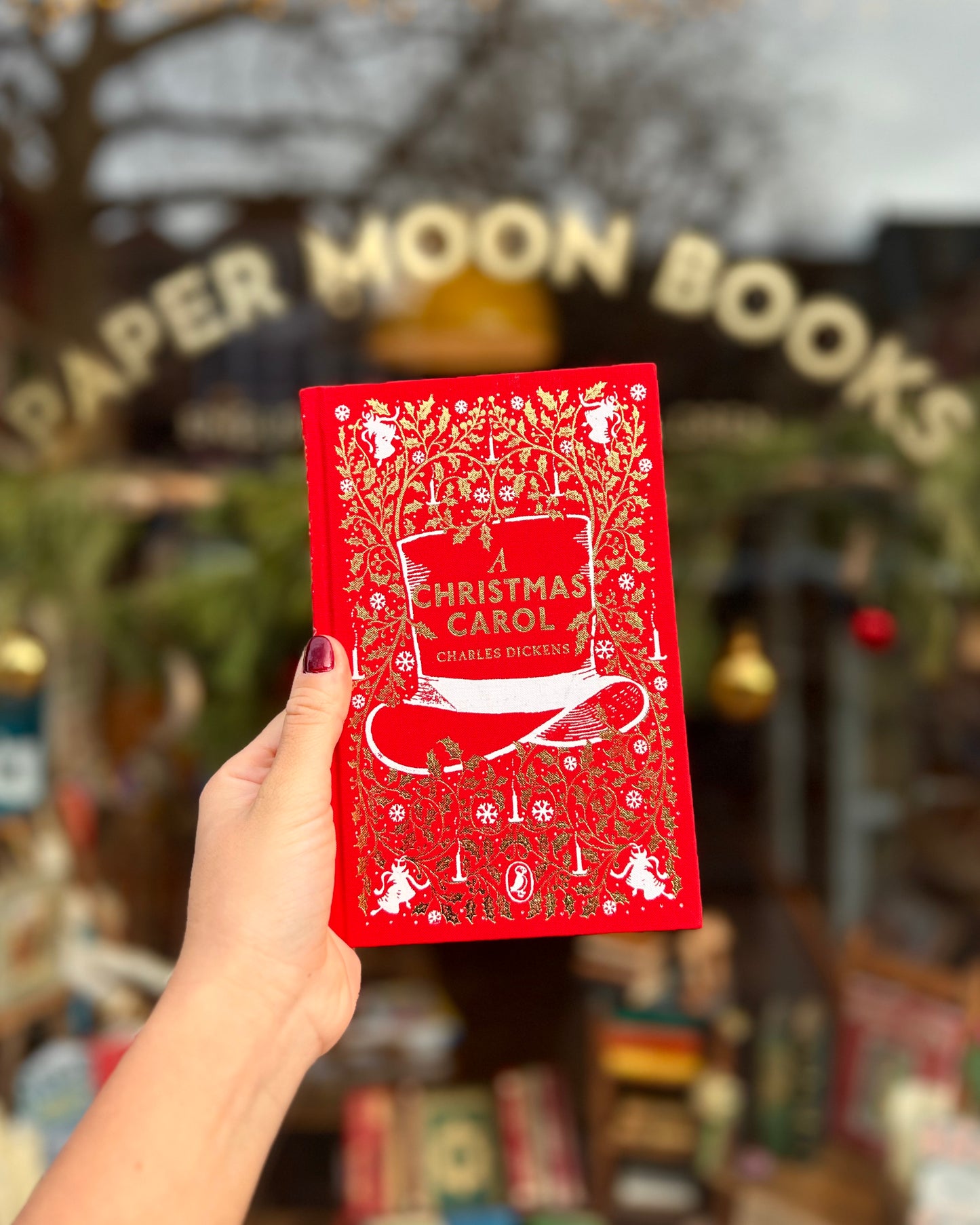 A Christmas Carol (Red Clothbound) – Charles Dickens, Mark Peppé