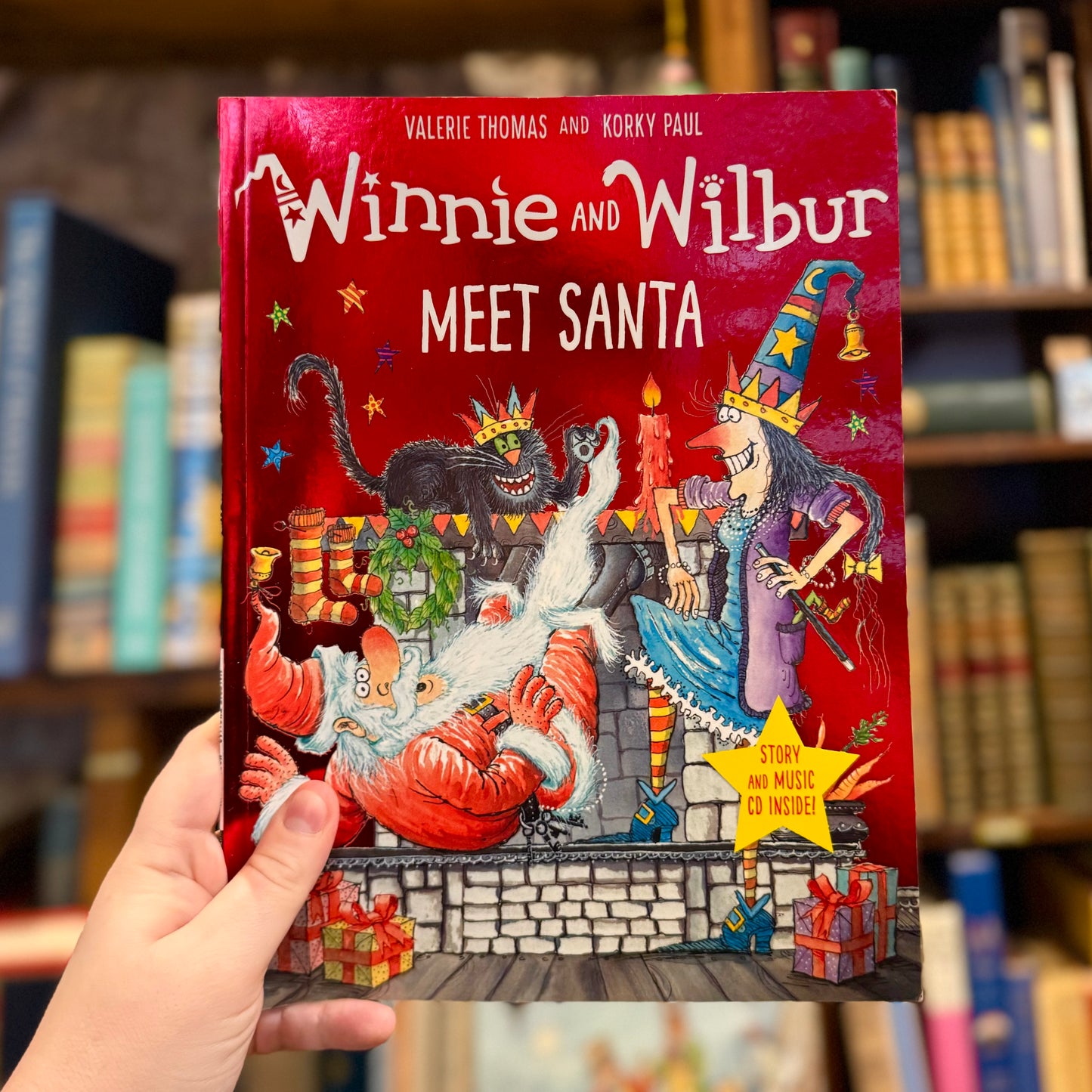 Winnie and Wilbur Meet Santa – Valerie Thomas and Korky Paul