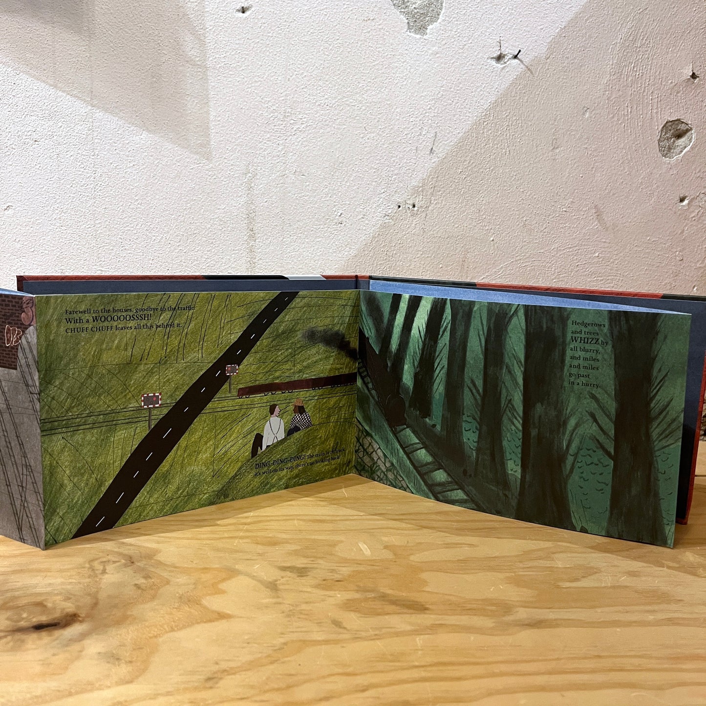 Chuff Chuff (Concertina Book) - Emma Lewis