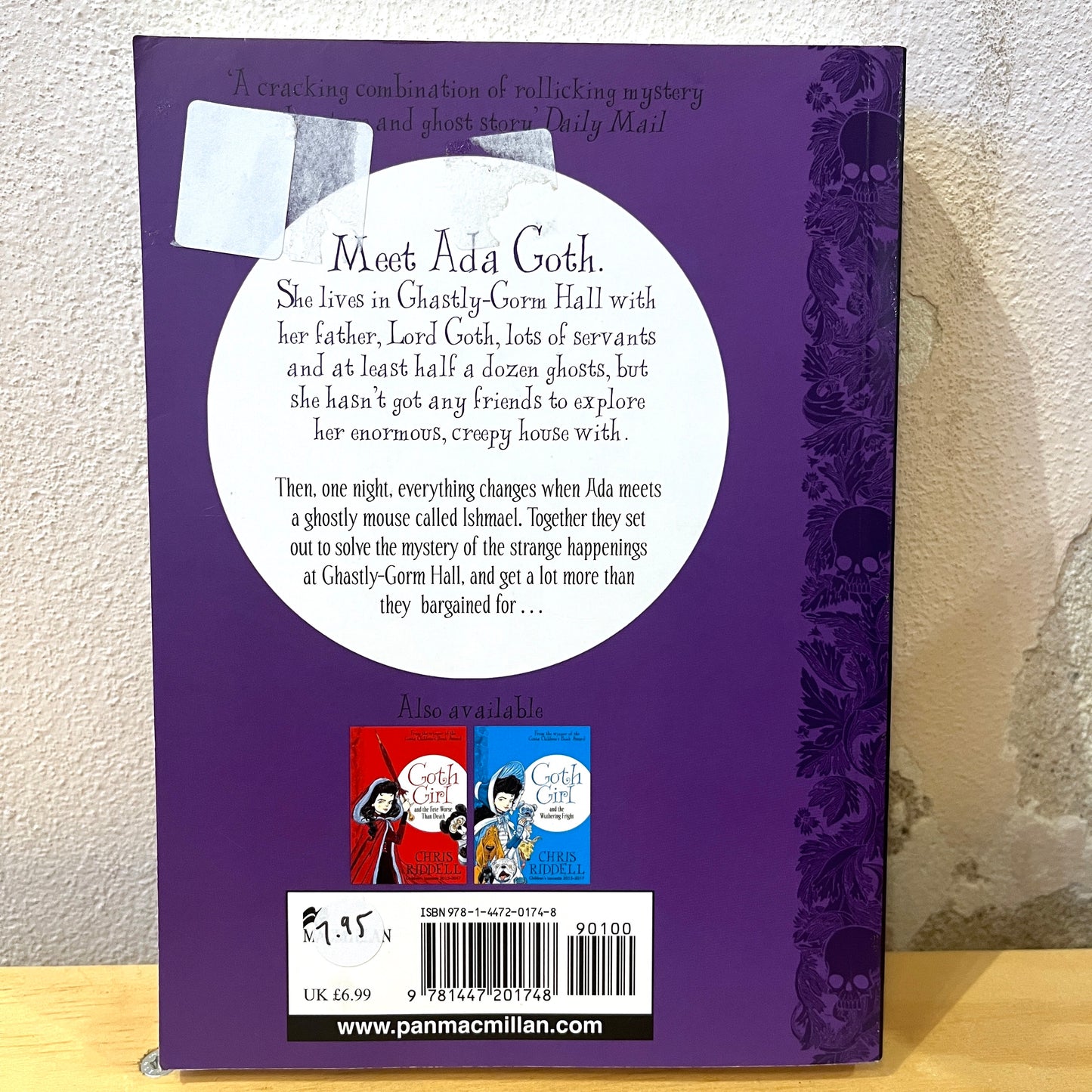 Goth Girl and the Ghost of a Mouse – Chris Riddell