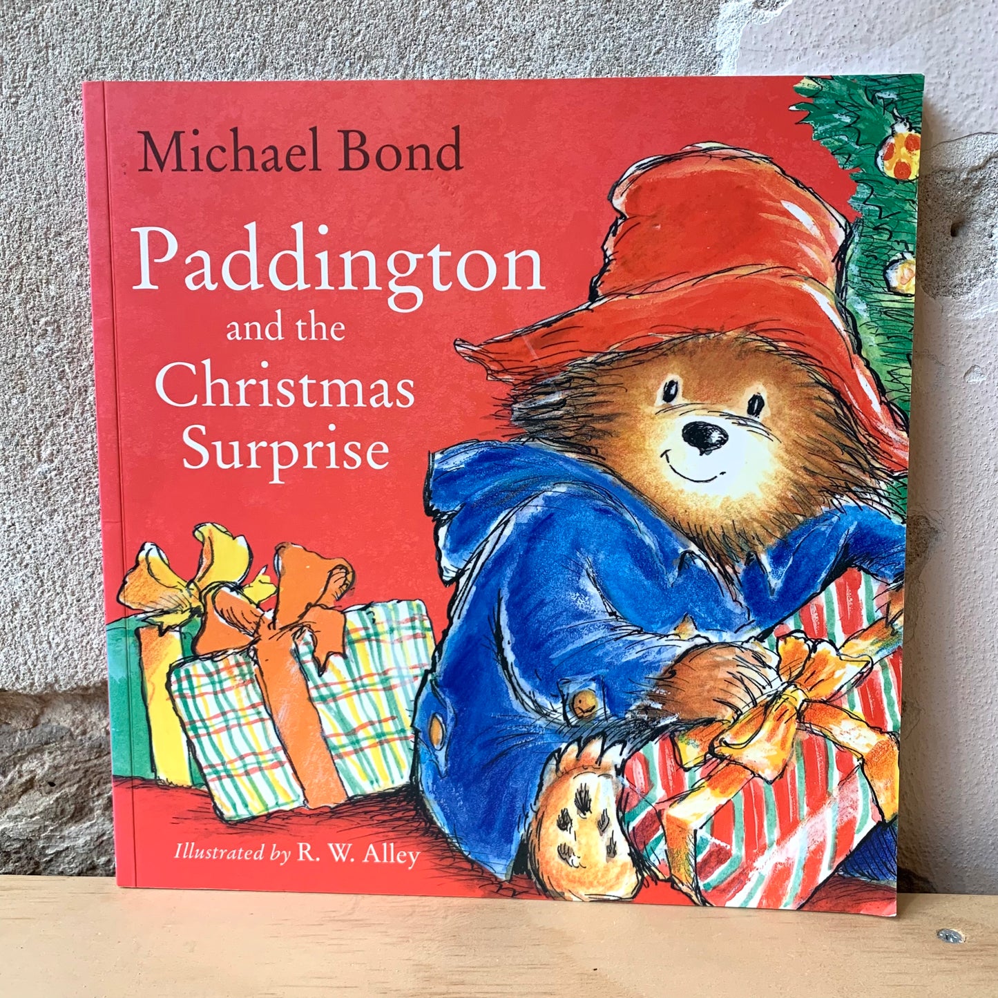Paddington and the Christmas Surprise – Michael Bond