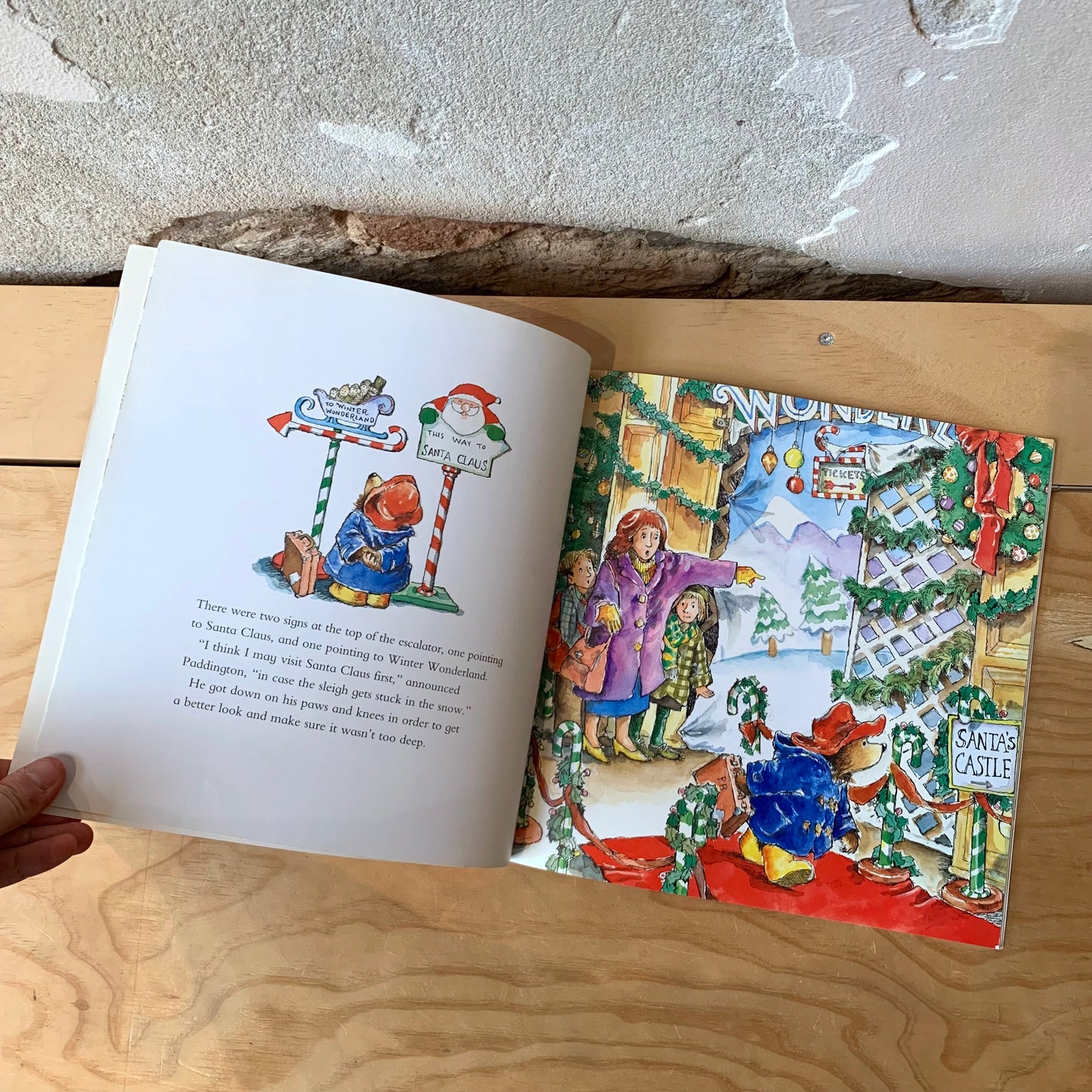Paddington and the Christmas Surprise – Michael Bond