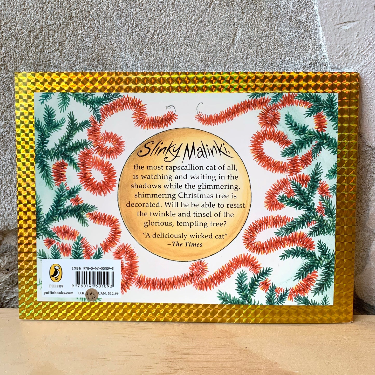 Slinky Malinki's Christmas Crackers – Lynley Dodd