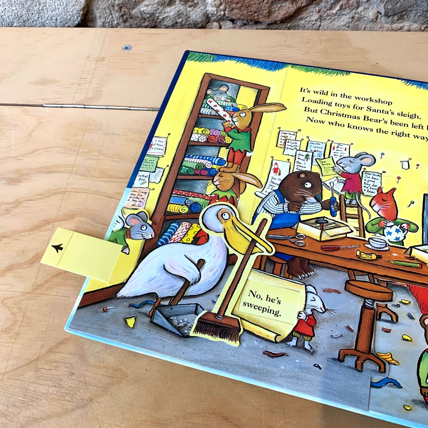 The Christmas Bear. A Christmas Pop-up Book – Ian Whybrow, Axel Scheffler