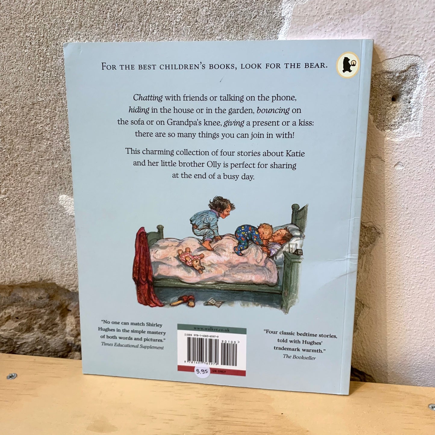 Let's Join In. A First Book of Bedtime Stories – Shirley Hughes