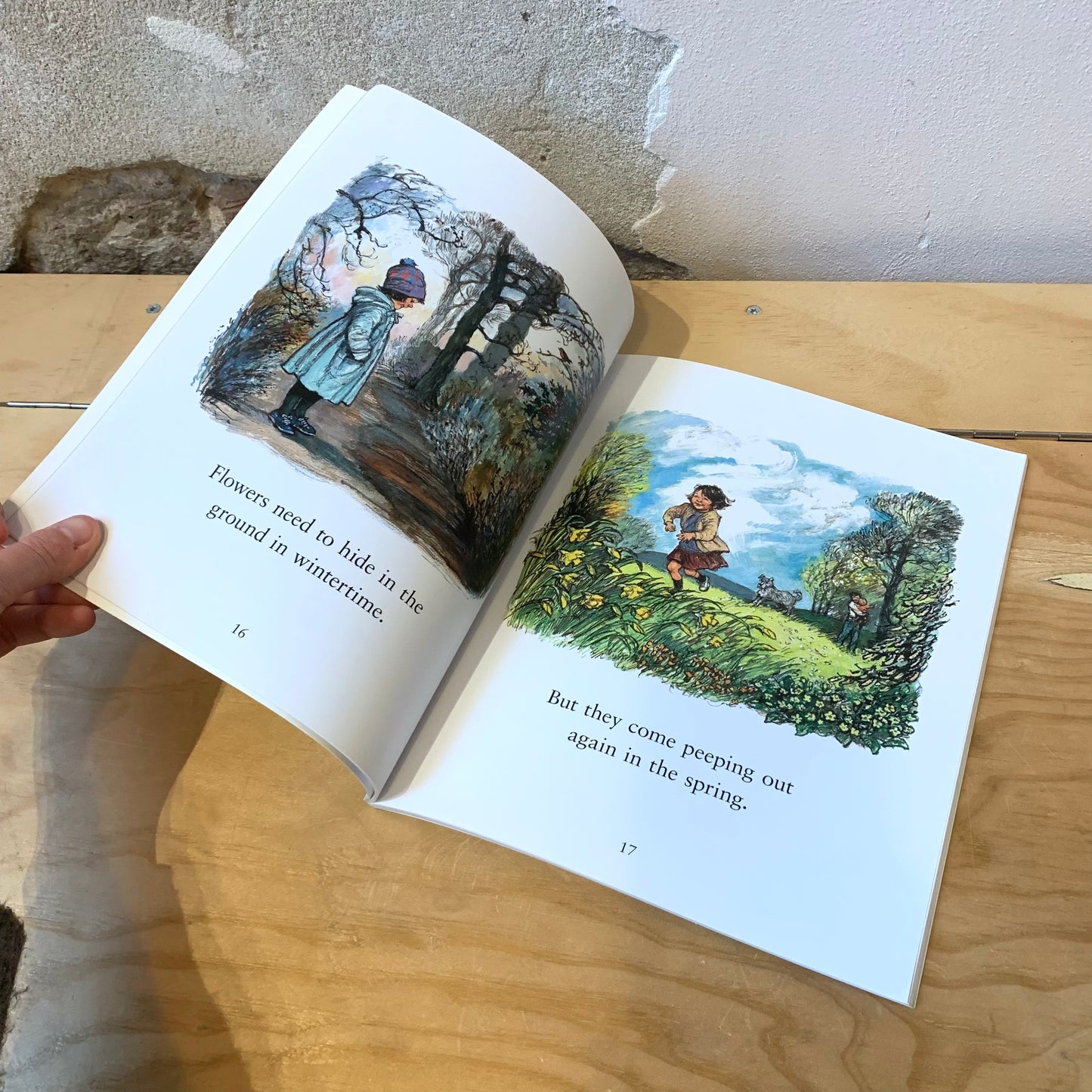 Let's Join In. A First Book of Bedtime Stories – Shirley Hughes