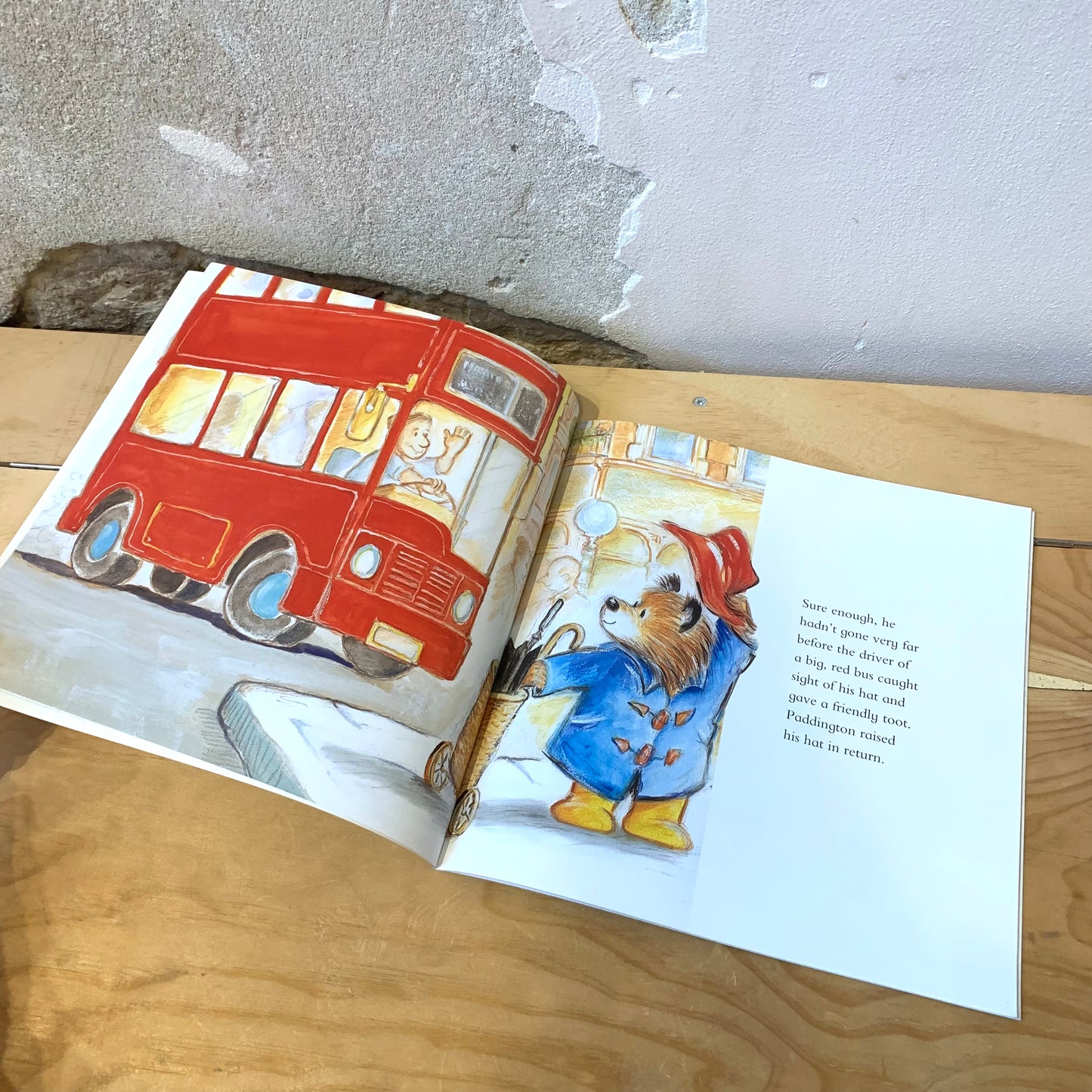 Paddington at the Rainbow's End – Michael Bond, R. W. Alley