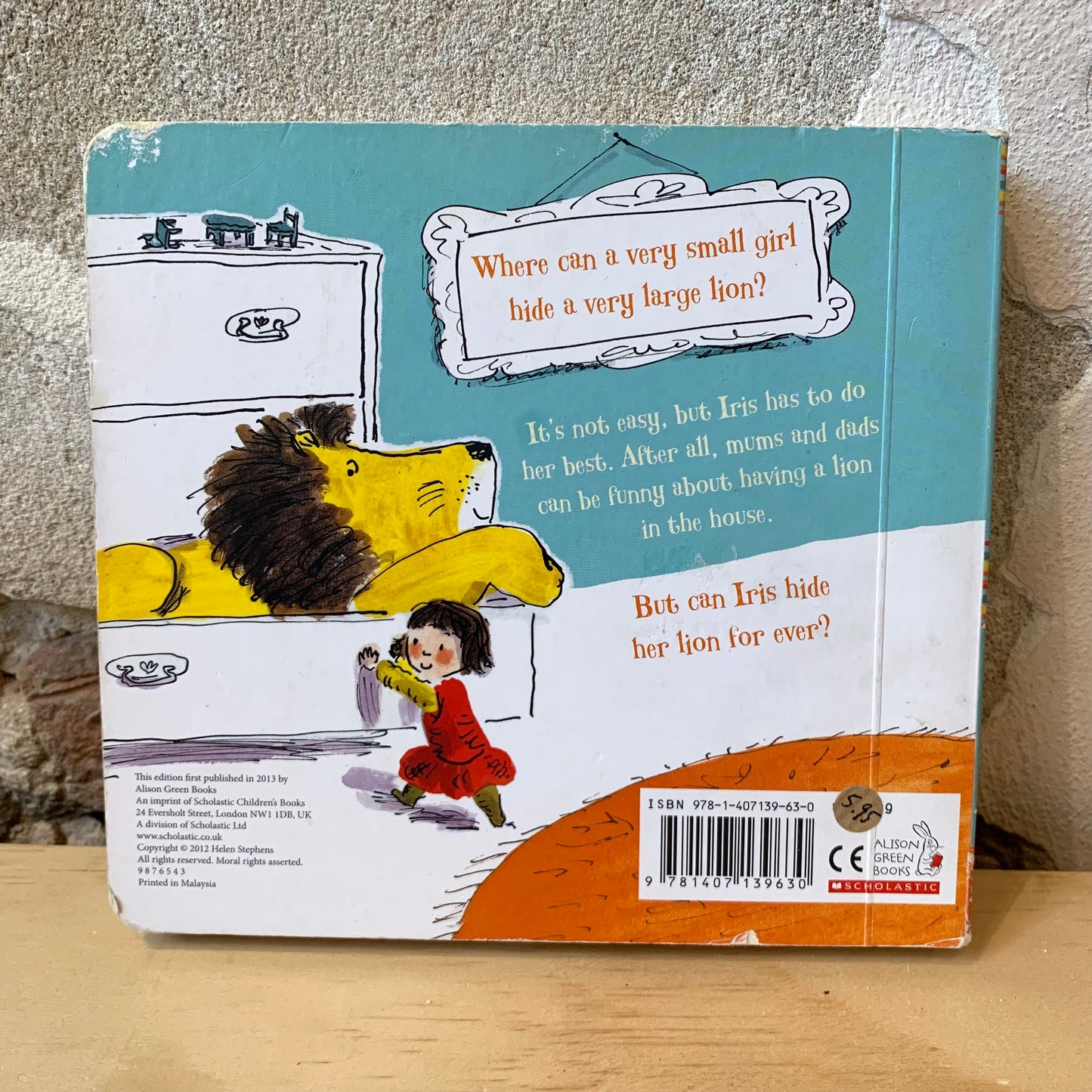 How to Hide a Lion – Helen Stephens