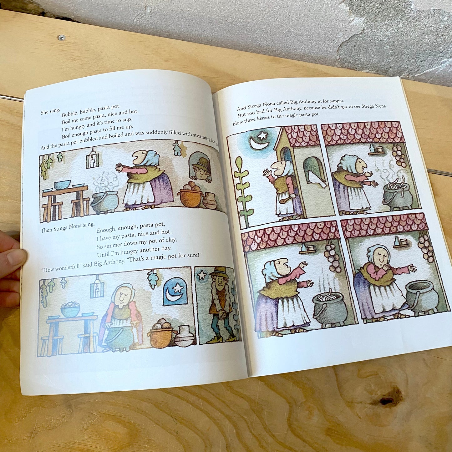 Strega Nona (Rare) - Tomie dePaola
