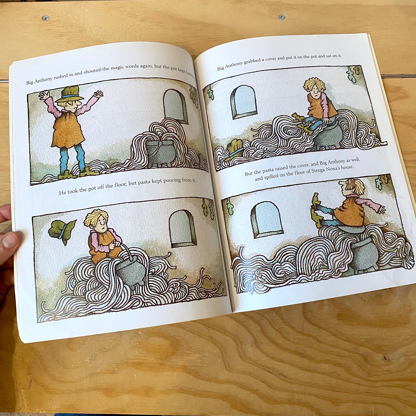 Strega Nona (Rare) - Tomie dePaola