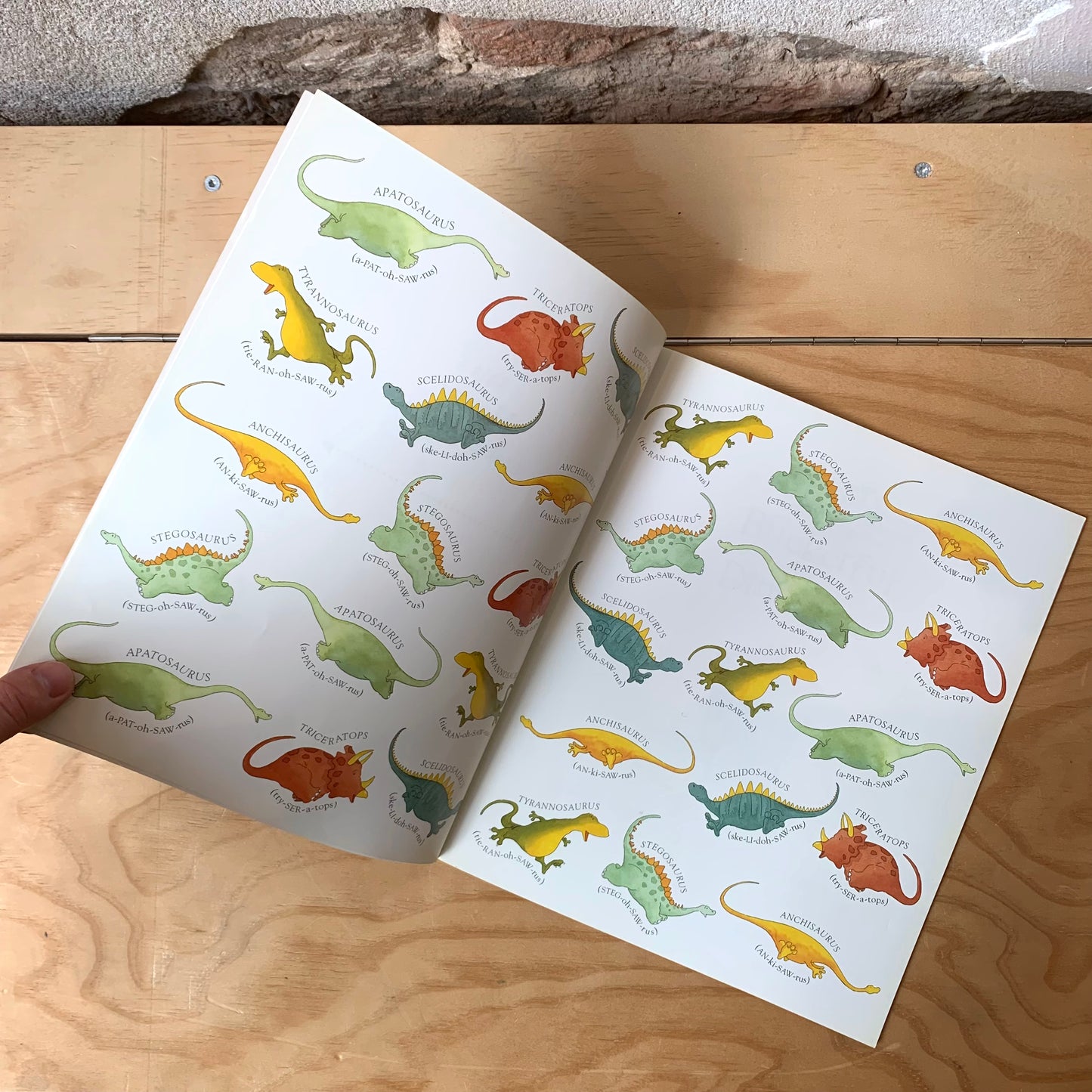 Harry and the Bucketful of Dinosaurs – Ian Whybrow, Adrian Reynolds