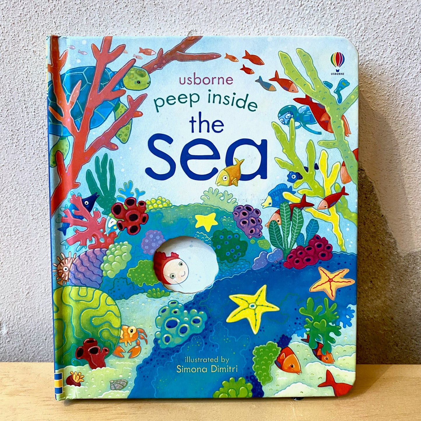 Usborne Peep Inside The Sea / Anna Milbourne