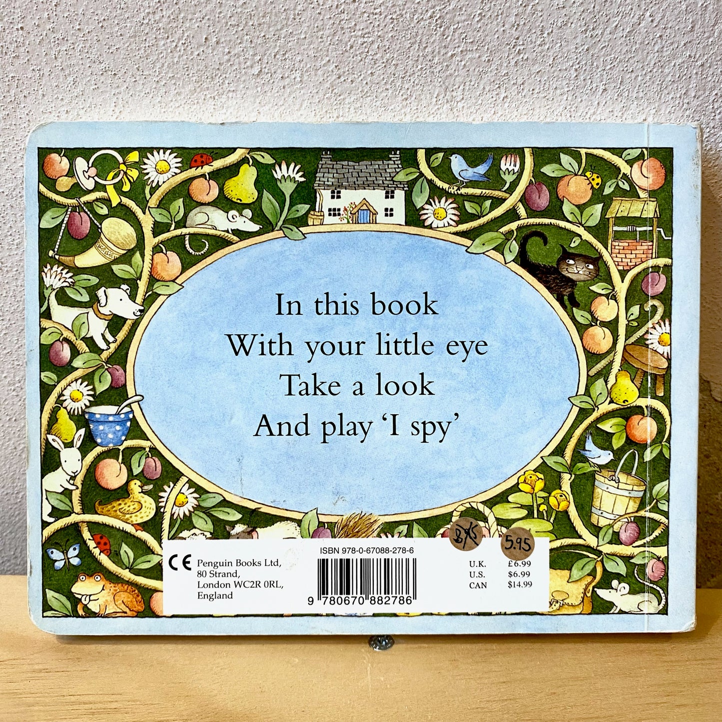 Each Peach Pear Plum (Board Book) / Janet and Allan Ahlberg