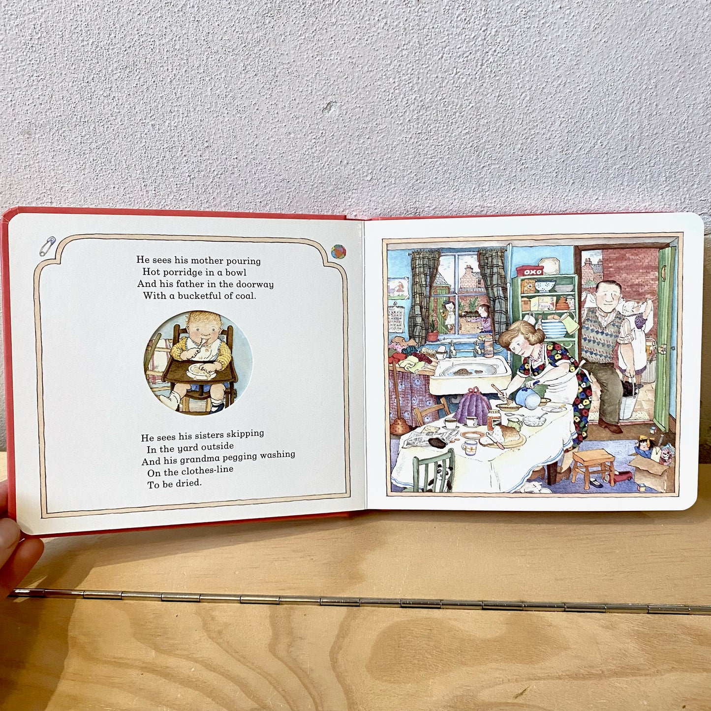 Peepo! / Janet and Allan Ahlberg