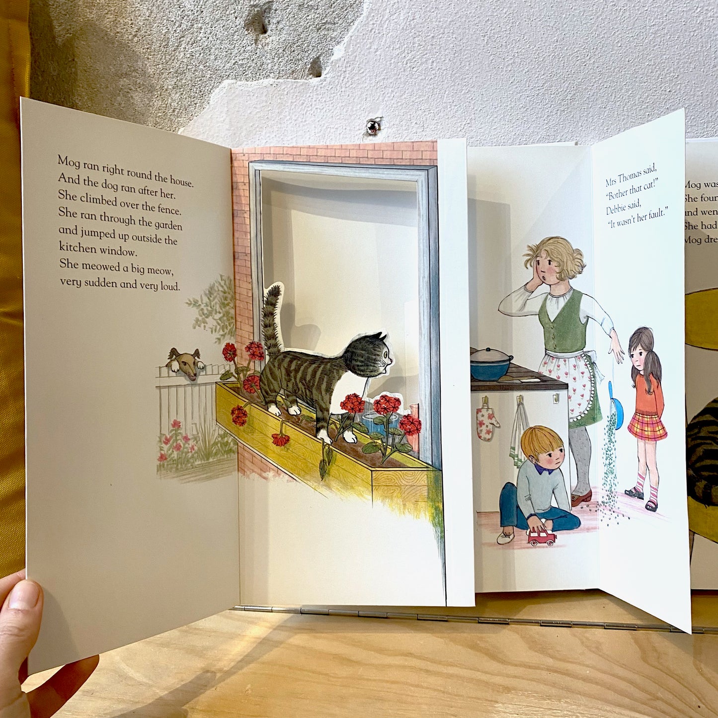 Mog the Forgetful Cat (rare, pop-up book) - Judith Kerr