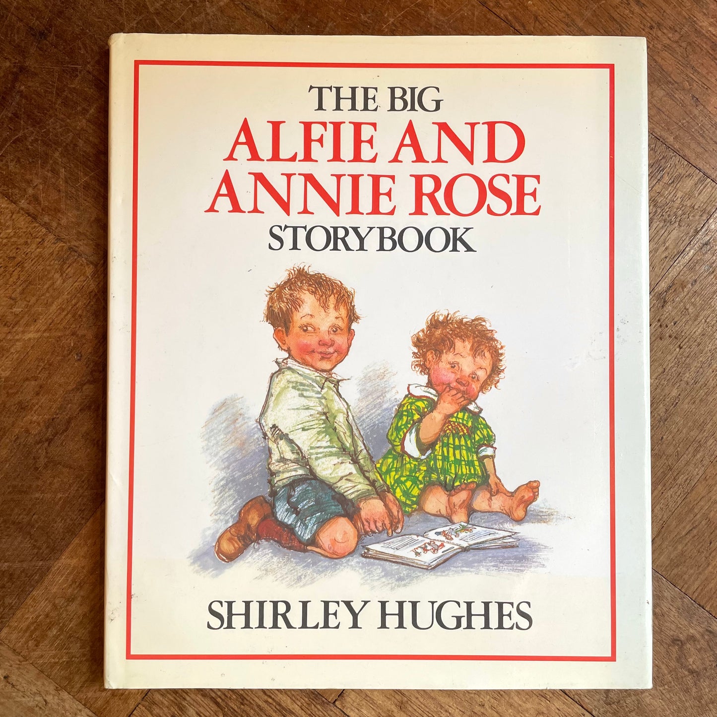 The Big Alfie and Annie Rose Storybook (First Edition)  – Shirley Hughes
