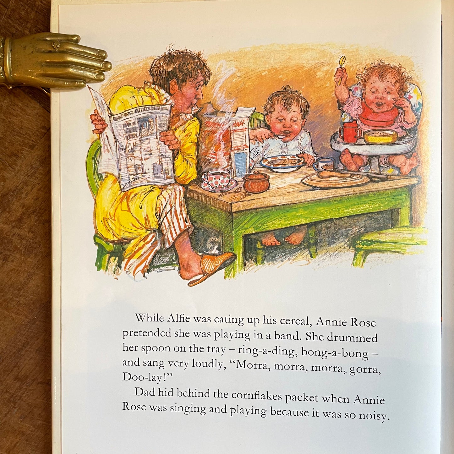 The Big Alfie and Annie Rose Storybook (First Edition)  – Shirley Hughes