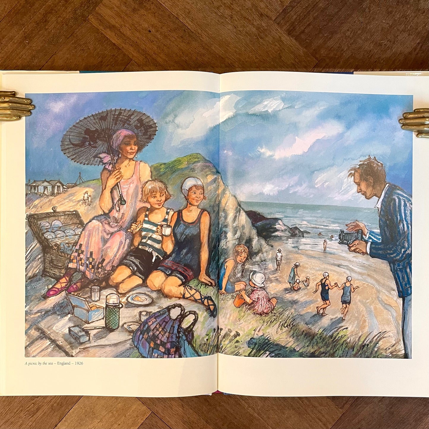 A Brush With The Past: 1900 - 1950 The Years that Changed our Lives (First Edition) – Shirley Hughes
