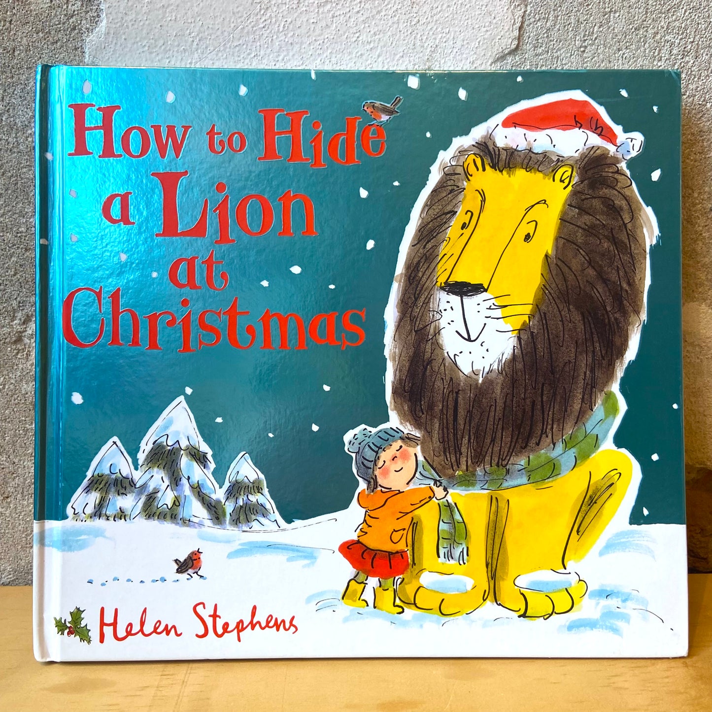 How to Hide a Lion at Christmas – Helen Stephens