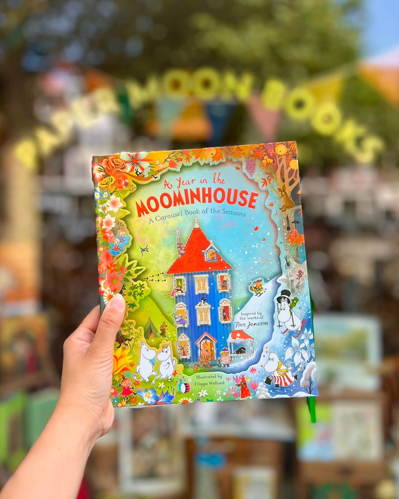 A Year in the Moomin House: A Carousel Book of the Seasons – Filippa Widlund