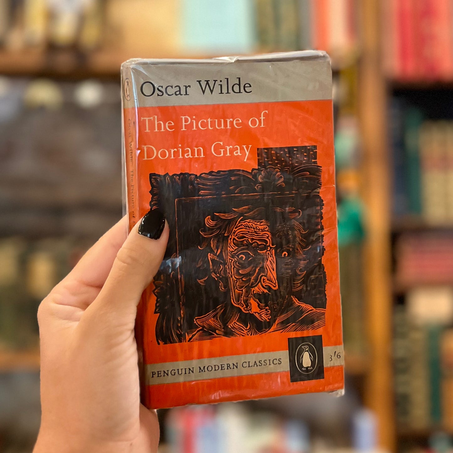 The Picture of Dorian Gray (1963 Penguin Modern Classics) – Oscar Wilde