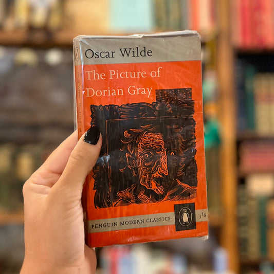 The Picture of Dorian Gray (1963 Penguin Modern Classics) – Oscar Wilde