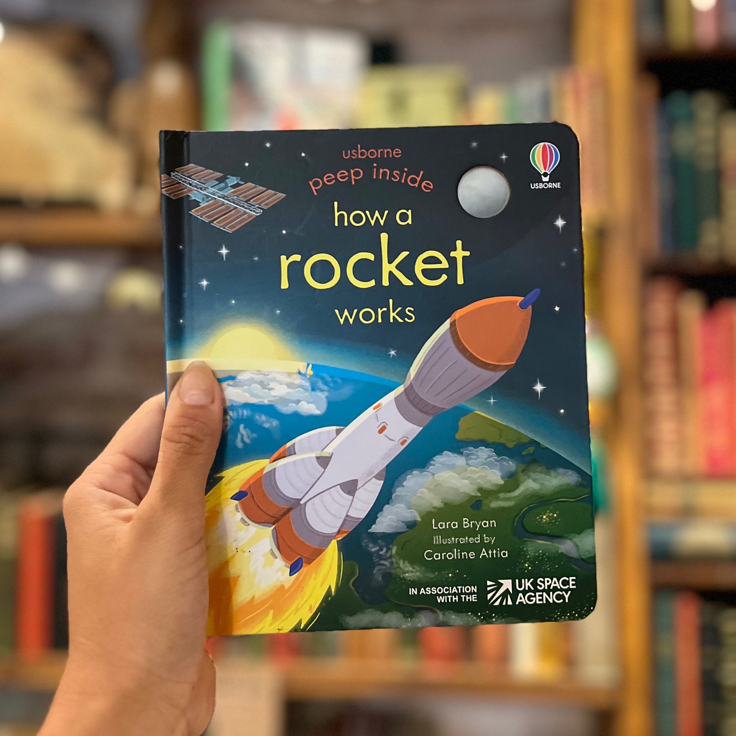 Usborne Peep Inside: How a Rocket Works – Lara Bryan and Caroline Attia