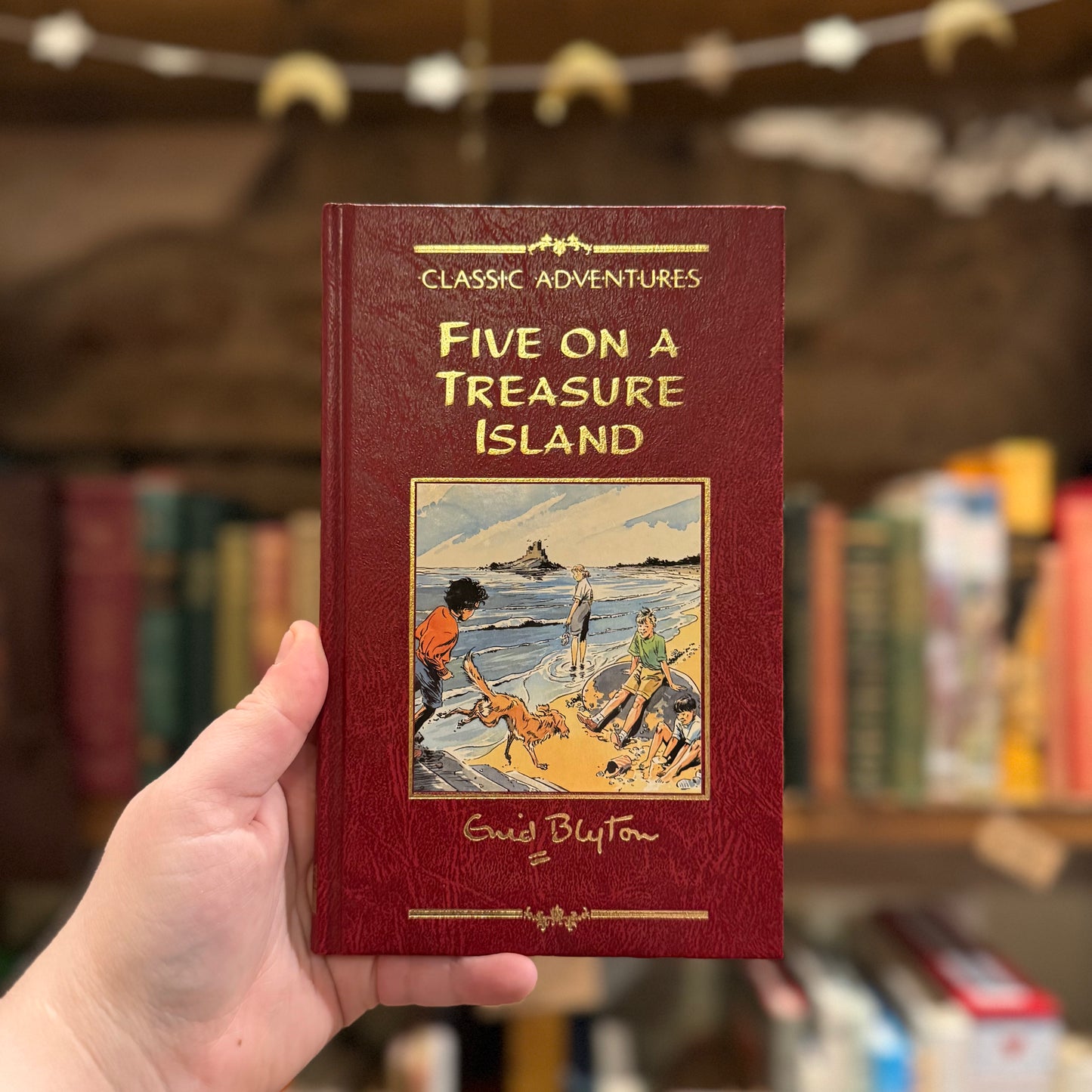 Classic Adventures: Five on a Treasure Island – Enid Blyton