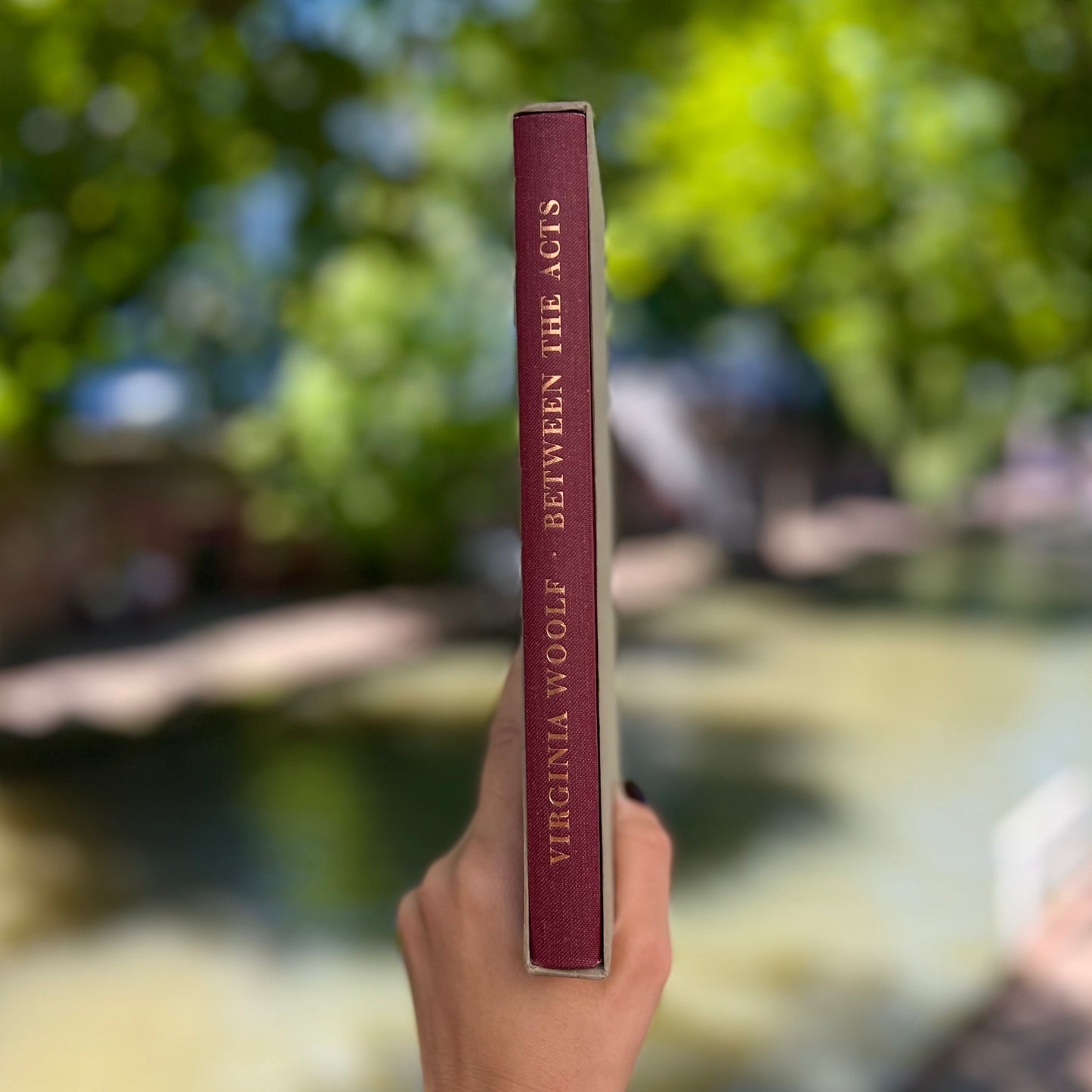 Between the Acts (The Folio Society) – Virginia Woolf