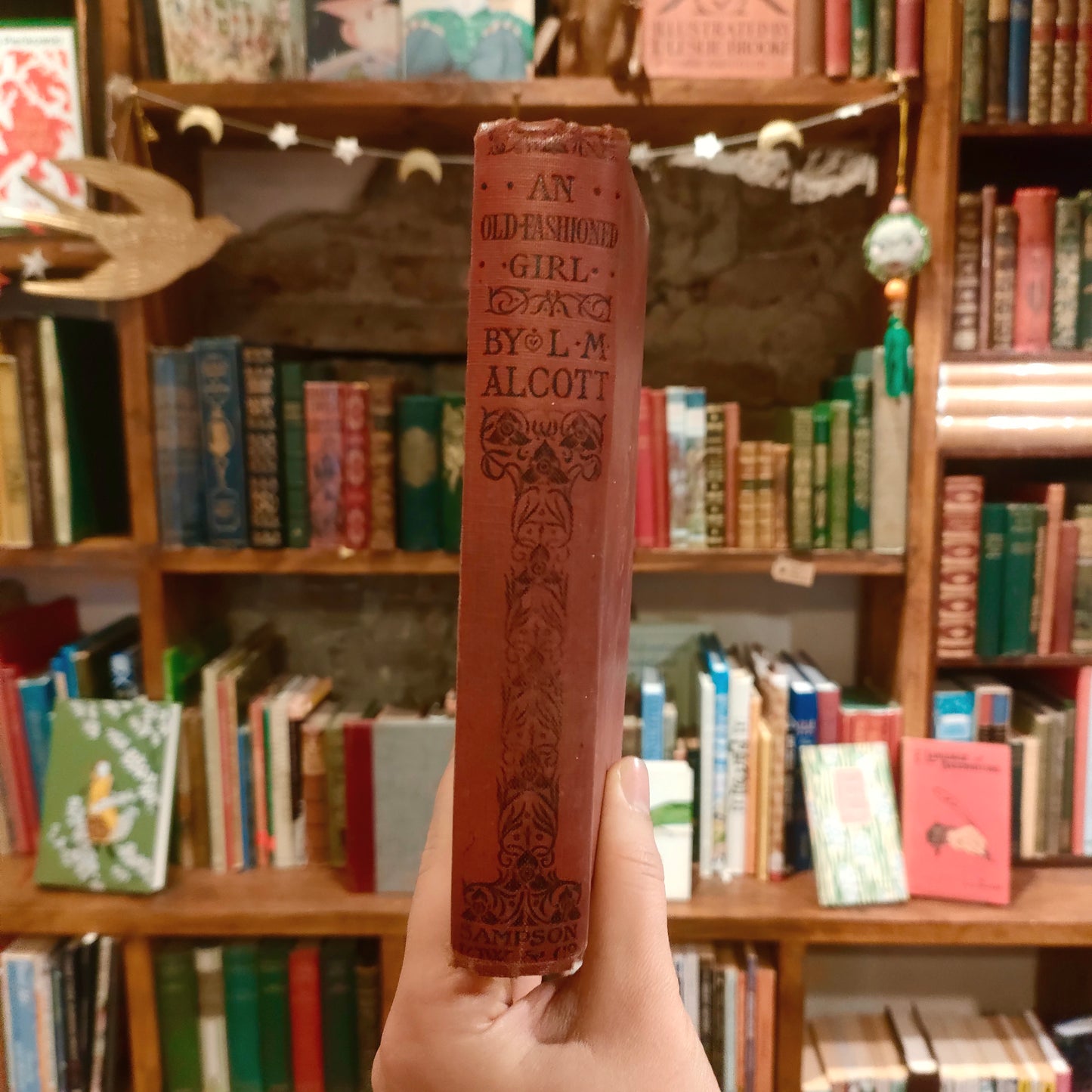 An Old Fashioned Girl - Louisa. M Alcott