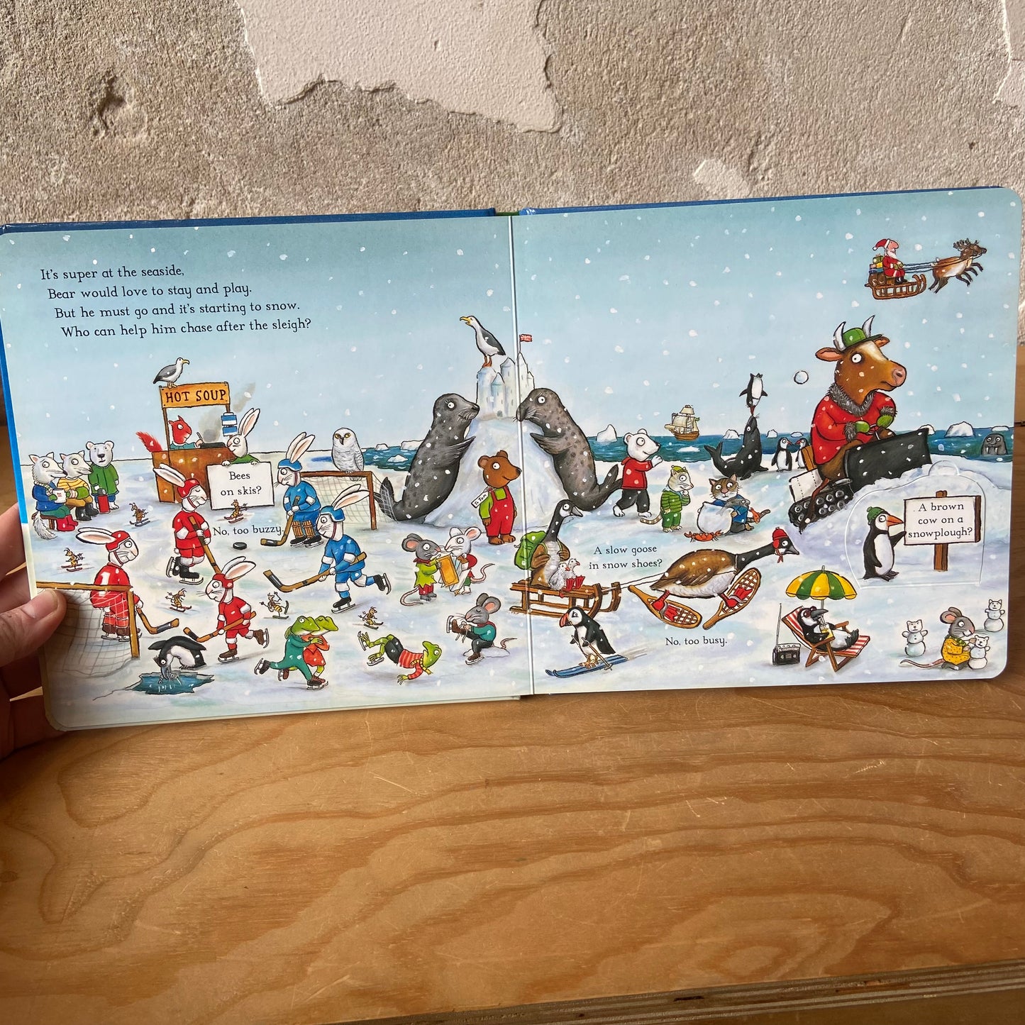 The Christmas Bear: A Lift the Flap Book – Ian Whybrow and Axel Scheffler