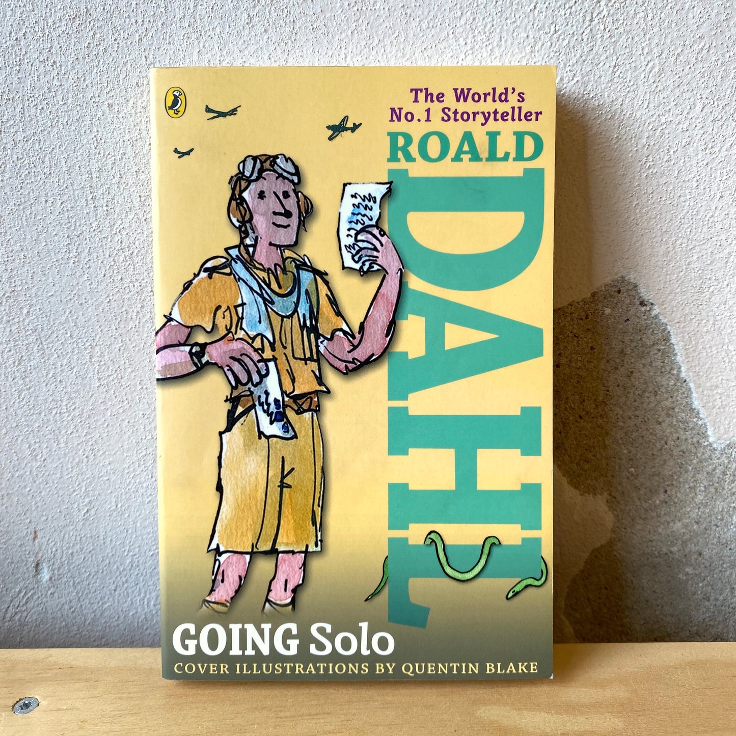 Going Solo / Roald Dahl