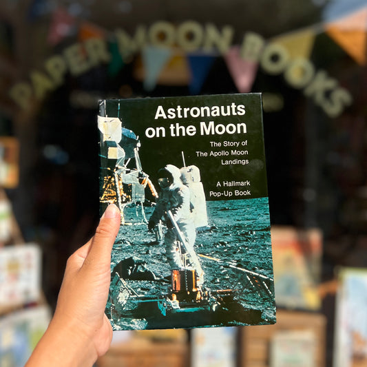 Astronauts on the Moon: The Story of the Apollo Moon Landings – Stanley Hendricks