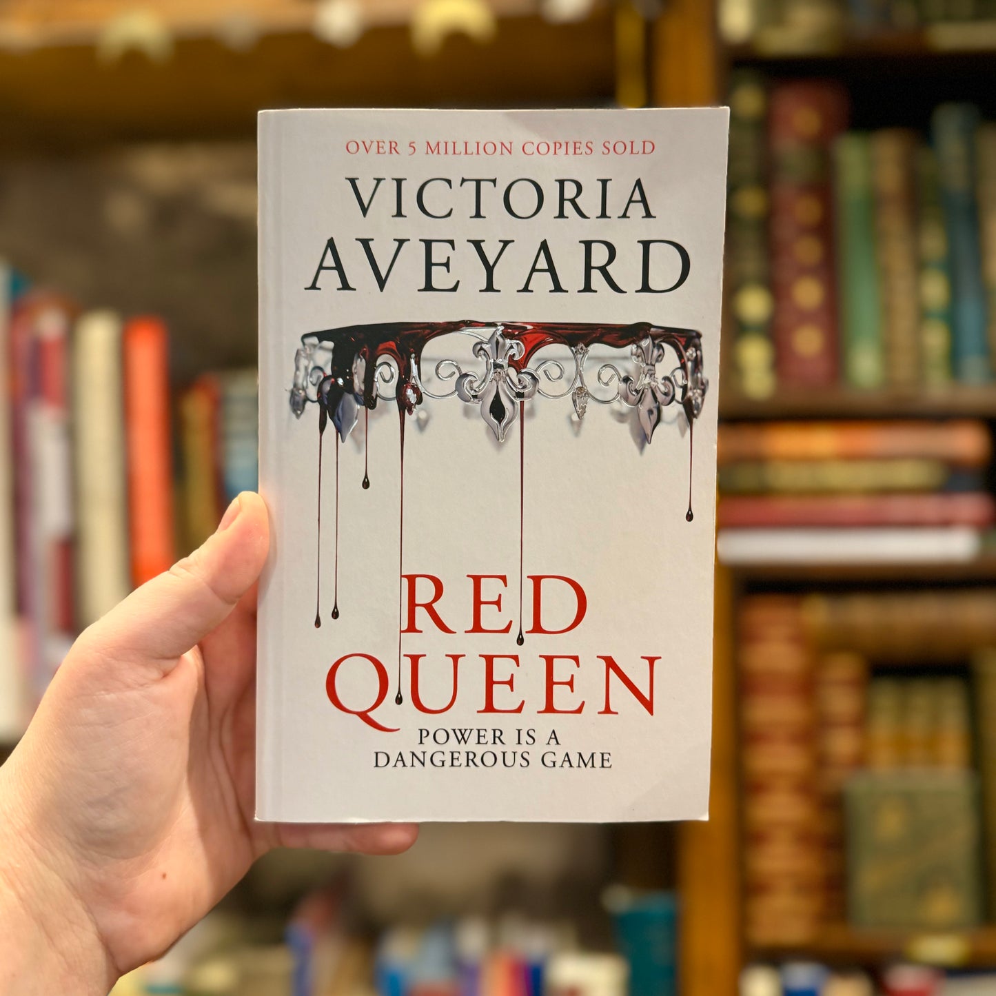 Red Queen – Victoria Aveyard