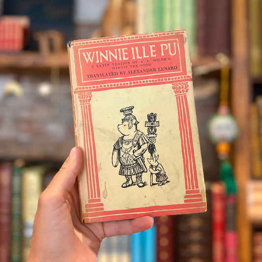 Winnie Ille Pu (Latin) – A.A. Milne, Alexander Lenard (translator)