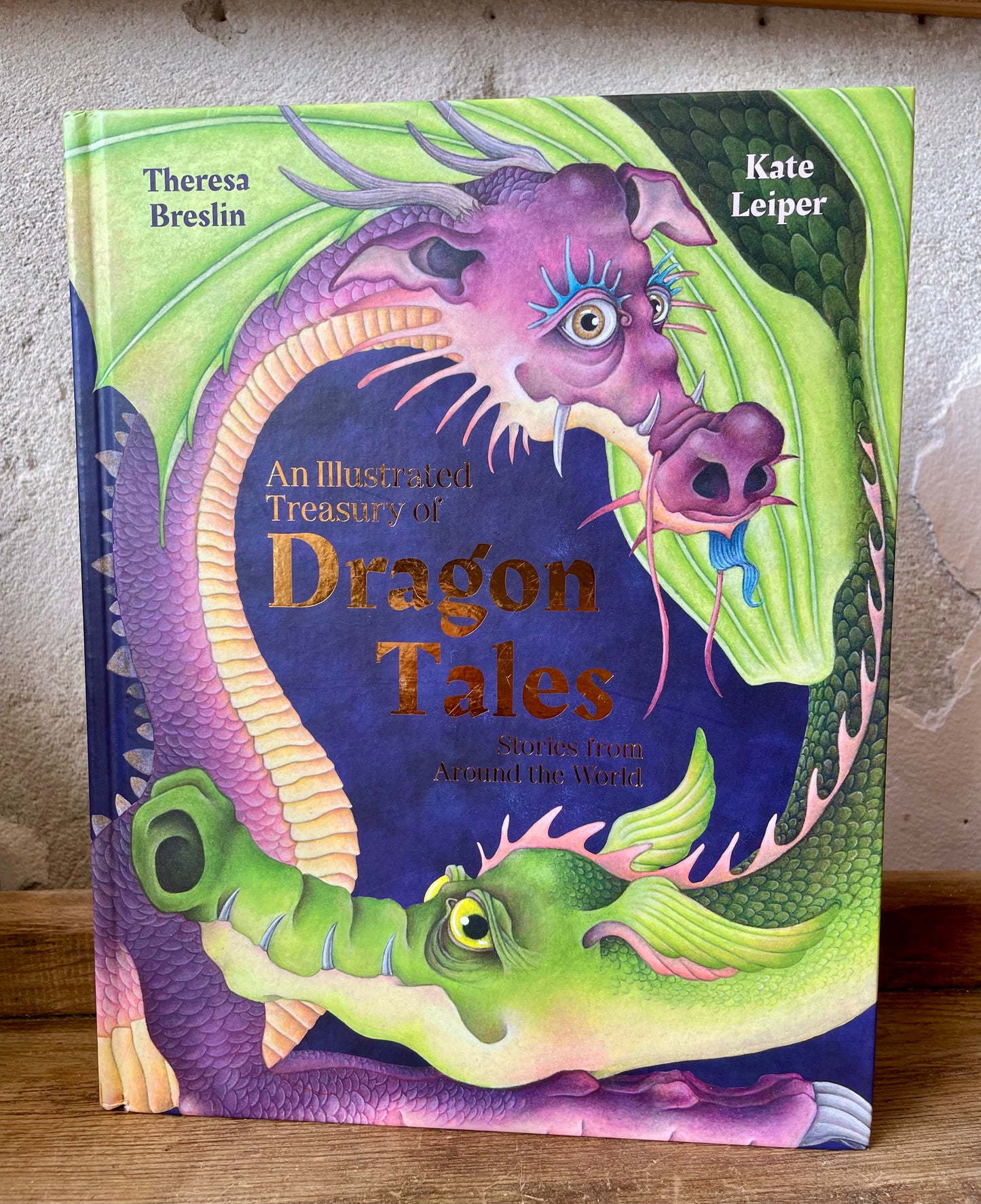 An Illustrated Treasury of Dragon Tales: Stories from Around the World – Theresa Breslin and Kate Leiper