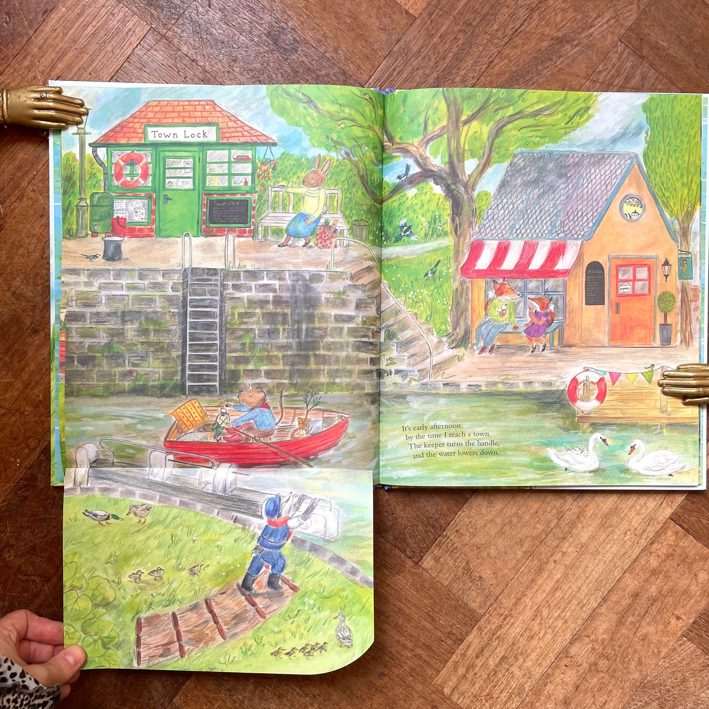 Mouse on the River  – Alice Melvin, William Snow